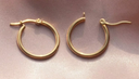 1 par Aros redondos de acero inoxidable dorados. Diámetro: 1,8 cm