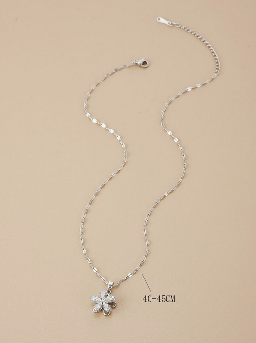 Collar giratorio con flor de cinco pétalos plateado de acero inoxidable