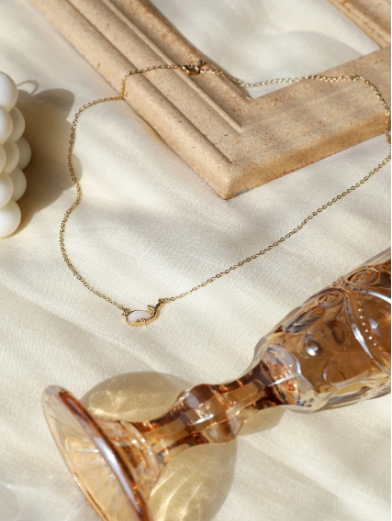 Collar con colgante ballena  Color: Amarillo Oro /DAZY