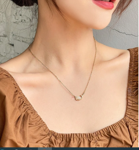 Collar con colgante ballena  Color: Amarillo Oro /DAZY