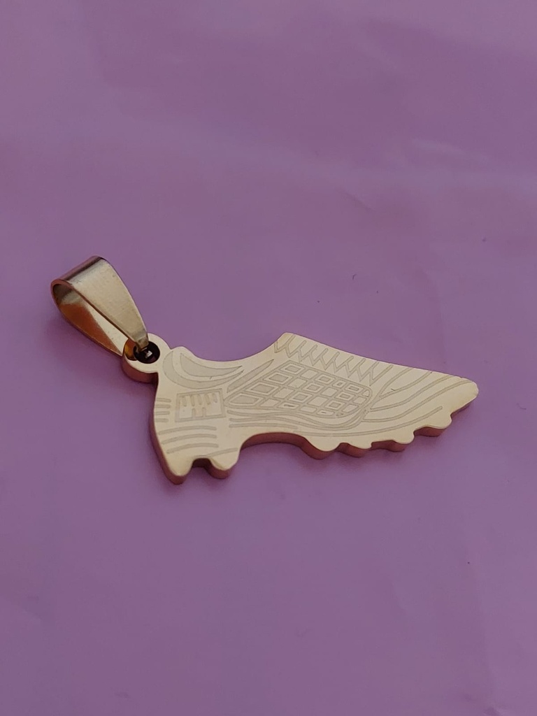 Collar con dije de zapatilla de fútbol dorada plana