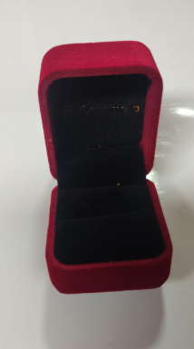 [18681] Caja joyero elegante de gamuza para anillo pequeña, color  guindo. Caramelo