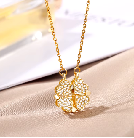 [8148] Collar con imán en forma de trébol dorado y piedritas blancas, de acero inoxidable